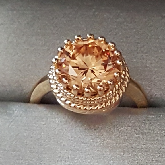 🧡(NEW) GORGEOUS Ring With Large Stone 🧡🧡🧡 - Picture 6 of 8